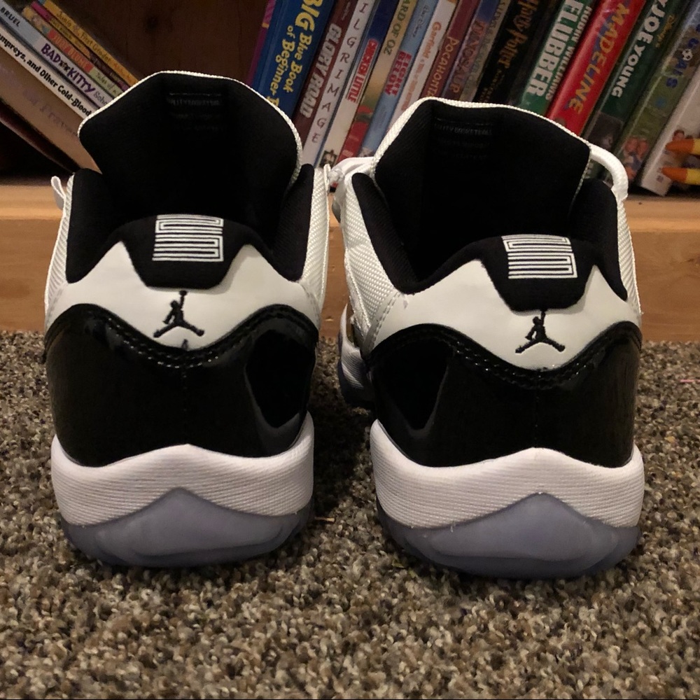 Air Jordan 11 Retro Low 'Concord' (2017) - Picture 4 of 7